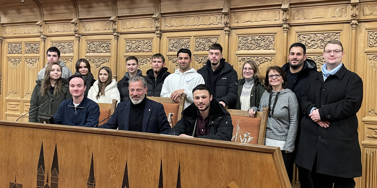 FOS-SchülerInnen beim Stadtpräsidenten im Lübecker Rathaus